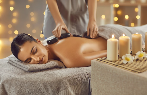 Wie ein Hot-Stone-Massage Ihre Muskeln effektiv entspannt und Verspannungen löst Wie ein Hot-Stone